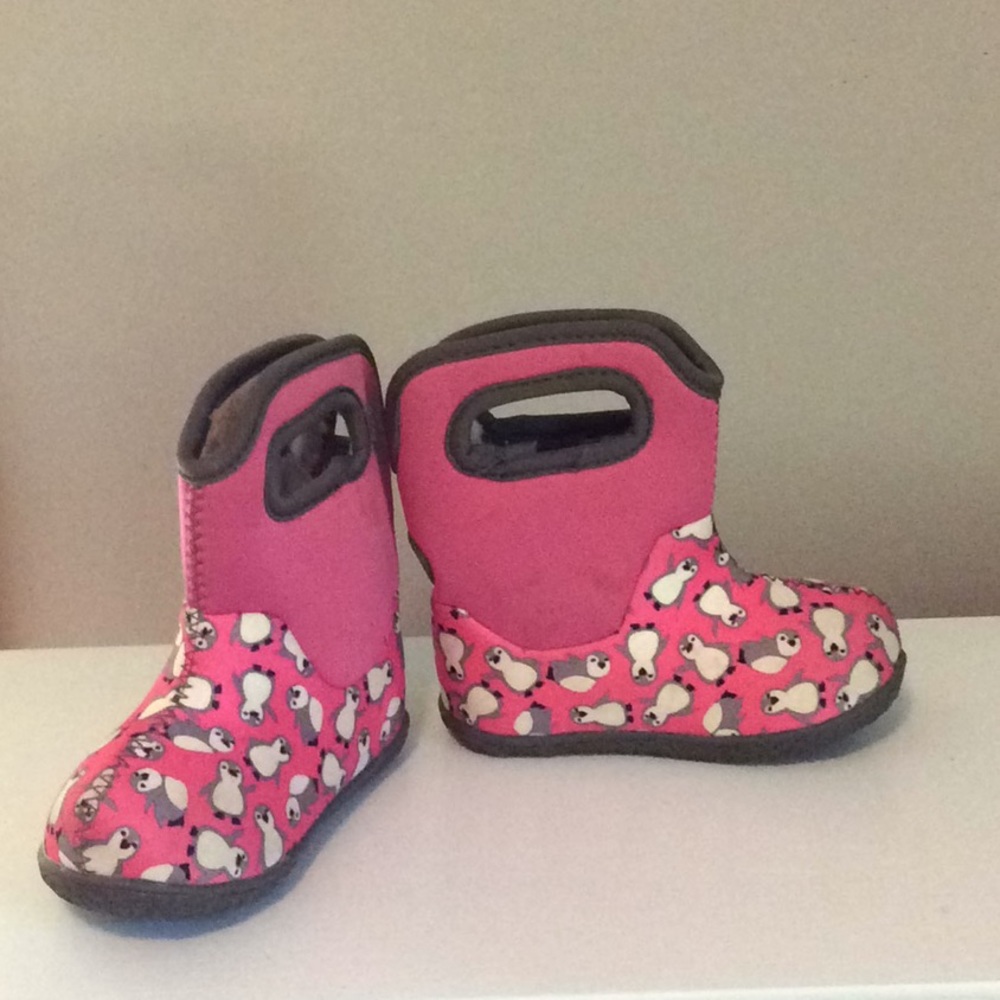 Pink penguin baby bogs SIZE 5 US
